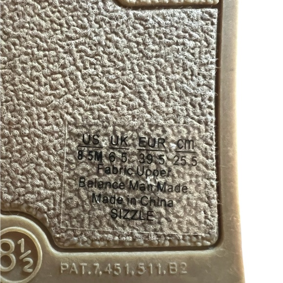 Fergalicious, Fergie Sandals Womens 8.5 Floral Strappy Flats
Comfort pink buckle - Picture 10 of 10